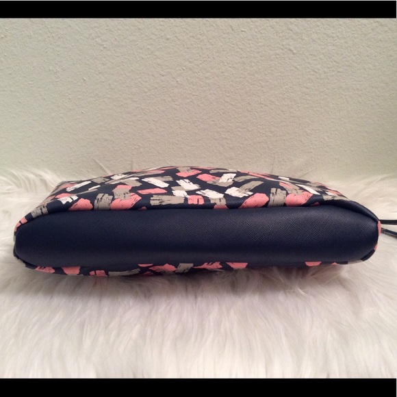 Dabney Lee medium sized cosmetic bag with wristlet - Picture 3 of 6